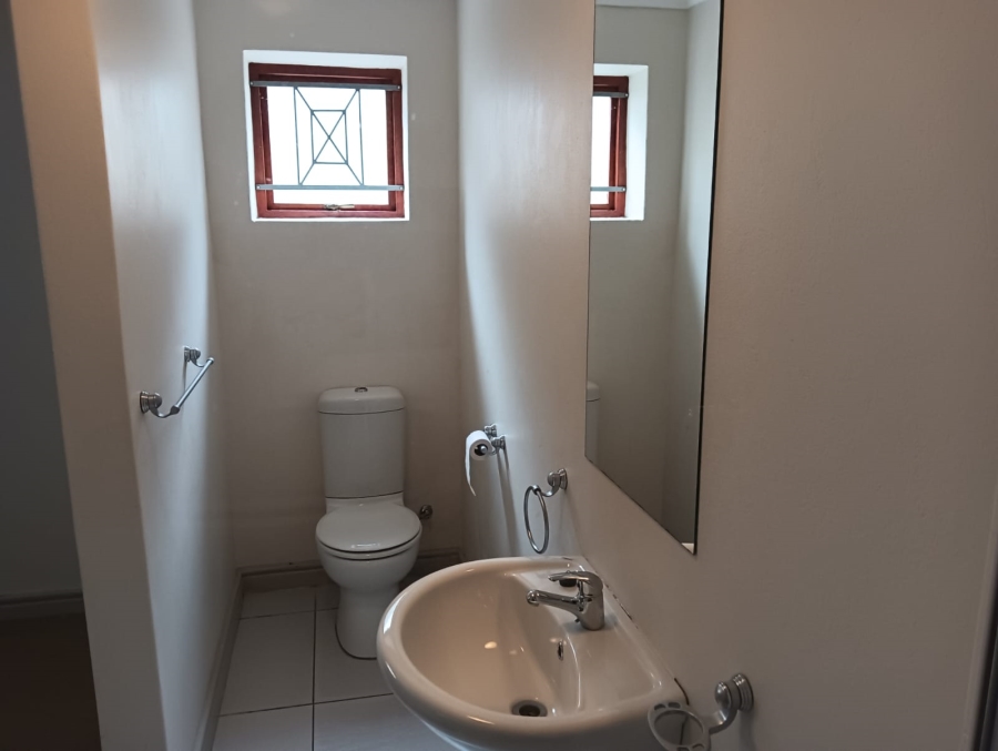 4 Bedroom Property for Sale in Fairway Heights Western Cape